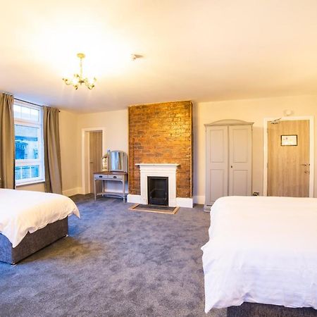 Churchill'S Hotel Wombwell Экстерьер фото
