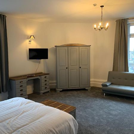 Churchill'S Hotel Wombwell Экстерьер фото