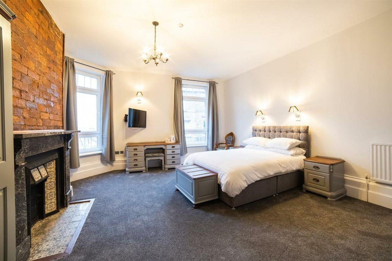 Churchill'S Hotel Wombwell Экстерьер фото