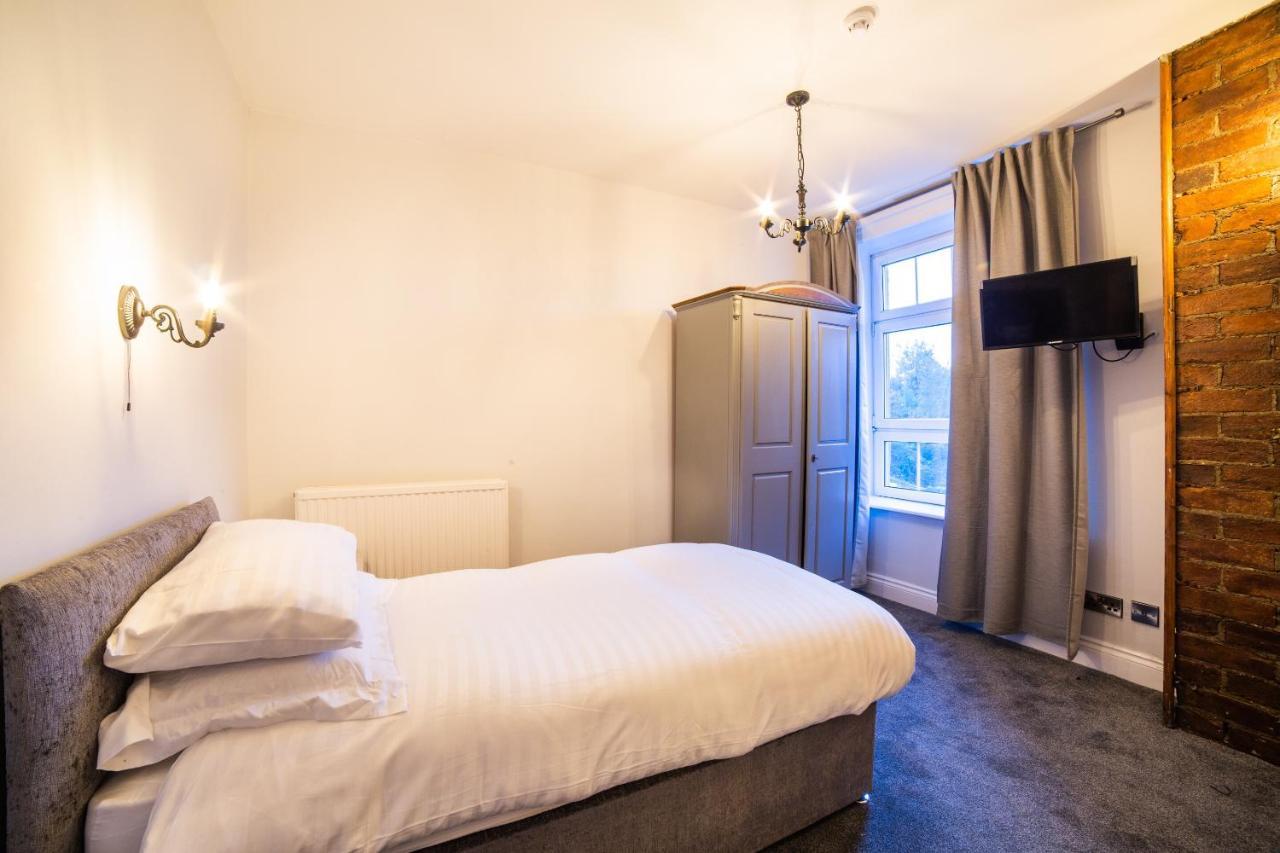 Churchill'S Hotel Wombwell Экстерьер фото