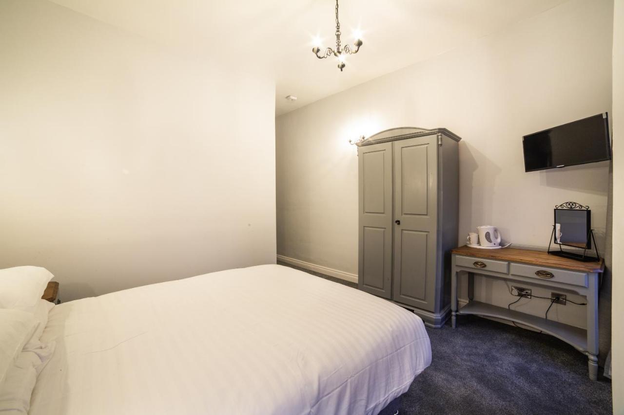 Churchill'S Hotel Wombwell Экстерьер фото